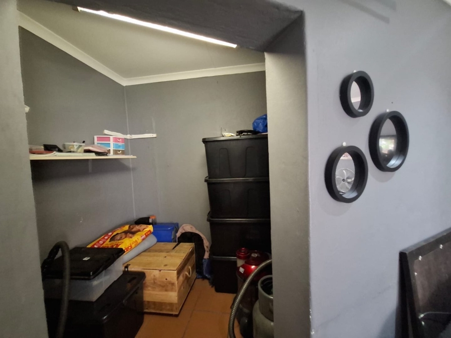 To Let  Bedroom Property for Rent in Safari Gardens North West